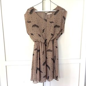 Lush Tan Print Pattern Dress. Short Flowly Sleeves. Size Small, GREAT QUALITY!